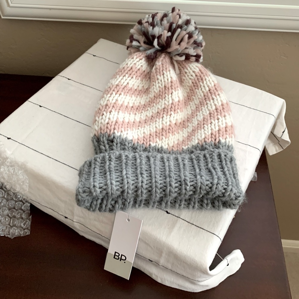 BP Pom Beanie Hat NWT - Picture 2 of 2